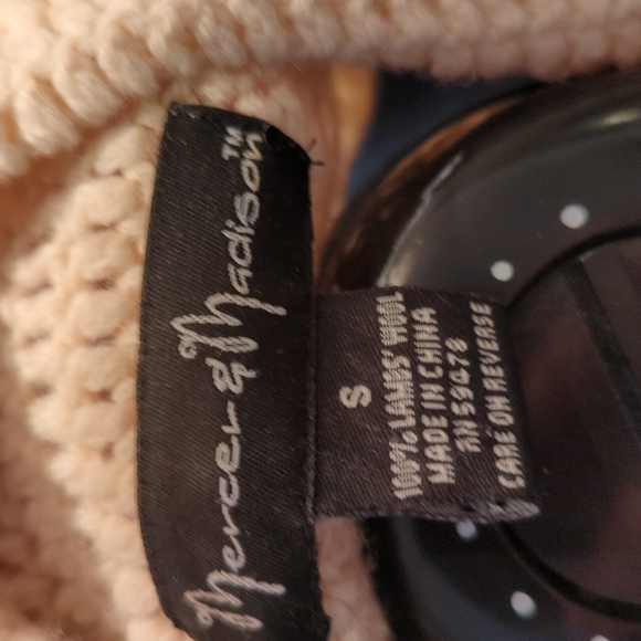 Wool Cardigan 🎉4 FOR $30🎉 - Picture 4 of 4